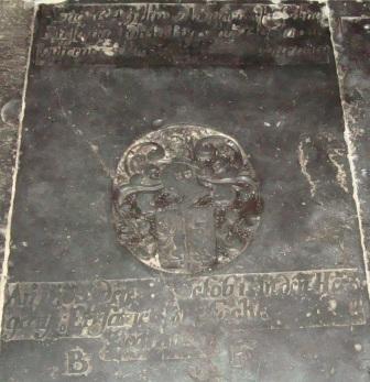 Anno 1649 den 17 ianuarij sterf den eersamen Foecke Poyes Harckema out ontrent 75 iaer ... begraven

Ano 1702 den 28 octob is inden here gerust d`eersame Binne Fockes ... begraven

B F