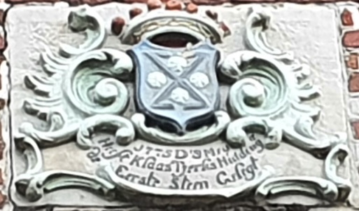 1775 d 8 mey heeft Klaas Tjerks Hiddinga de eerste steen gelegt 1775 d 8 mey heeft Klaas Tjerks Hiddinga de eerste steen gelegt