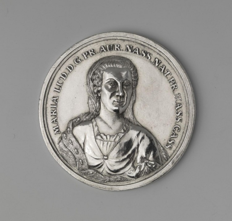 Maria Lud. d. g. pr. aur. Nass. nat. pr. Hass. Cass.
Vivit post funera virtus
Nat 7 fe 1688 d. nat 9 ap 1765 Maria Lud. d. g. pr. aur. Nass. nat. pr. Hass. Cass.
Vivit post funera virtus
Nat 7 fe 1688 d. nat 9 ap 1765