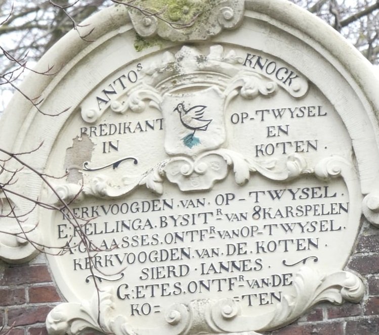 Antos Knock
predikant in op Twysel en Koten
Kerkvoogden van Op Twysel.
E: Hellinga bysitr van 8karspelen.
A: Claasses ontfr van Op Twysel.
Kerkvoogden van De Koten
Sierd Iannes
G: Etes ontfr van de Koten
Anno 1745 Antos Knock
predikant in op Twysel en Koten
Kerkvoogden van Op Twysel.
E: Hellinga bysitr van 8karspelen.
A: Claasses ontfr van Op Twysel.
Kerkvoogden van De Koten
Sierd Iannes
G: Etes ontfr van de Koten
Anno 1745