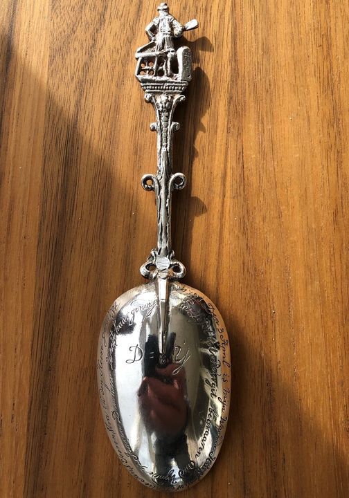 1791 den 3 april is mijn waarde huisfrouw Antie Jans Teerenstra in den heere gerust en lejdt tot Burgit begraaven oud zijnde 32 jaaren den heer weest haar genadig
D Y 1791 den 3 april is mijn waarde huisfrouw Antie Jans Teerenstra in den heere gerust en lejdt tot Burgit begraaven oud zijnde 32 jaaren den heer weest haar genadig
D Y