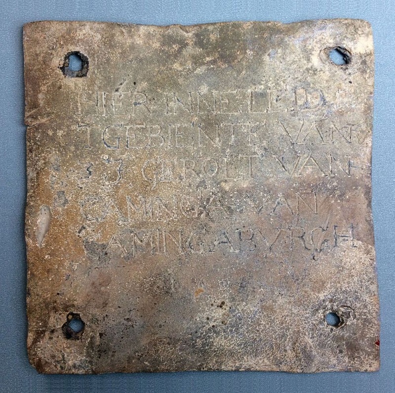 Hier inne leidt t gebiente van 3 J Gerolt van Caminga van Camingabvrgh 1600