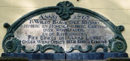 Anno 1767 ir Wilco baron thoe Schwartzenberg en Hohenlandsberg grietman over Wonseradeel en de kerkvoogden Pier Binkes en Claas Luwes onder wiens opsigt deese kerk is gebouwd
