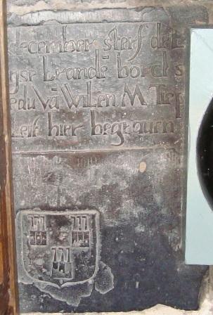 Anno 1592 den 11 december sterf de eerbare vrou Lyse Brandenborch nagelaten wedu van wylen m Tjepcke Hessels en leit alhier begraven