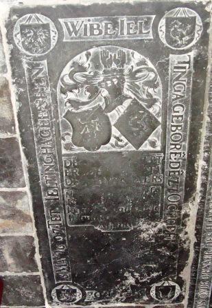 Wibe Ieltinga gebore 27 octobris ... sterf de 15 may 1607

Tet Jeltingha geboren de 27 mei 1607 sterf de ... augusti deszelven iaers

Noch ... [d]ese k[erc]k be[gr]ave[n] de kinderen van Gatse van Ieltinga en Jeltie van Aysma