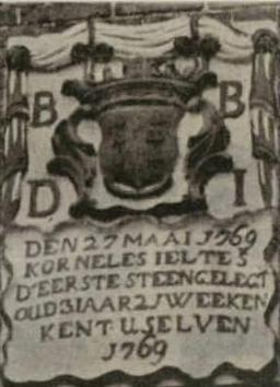 B B
D I

Den 27 maai 1769 Kornelis Ieltes d`eerste steen gelegt oud 3 iaar 21 weeken kent u selven 1769