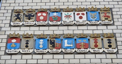 Camminga, Eminga, Heerma, Tziaerda, Minnema, Feytsma, Iuuiga, Harinxma,
Heerma, Walta, Iuuiga, Harinxma, Camminga, Minnema, Aylva, Minnolsma,
Donia, Eminga, Stinstra, Ytsma, Holdinga, Eyssinga, Roorda, Camminga
en Haytsma, Walta, Heringa, Eelsma, Botnia, Ockinga, Walta, Walta Camminga, Eminga, Heerma, Tziaerda, Minnema, Feytsma, Iuuiga, Harinxma,
Heerma, Walta, Iuuiga, Harinxma, Camminga, Minnema, Aylva, Minnolsma,
Donia, Eminga, Stinstra, Ytsma, Holdinga, Eyssinga, Roorda, Camminga
en Haytsma, Walta, Heringa, Eelsma, Botnia, Ockinga, Walta, Walta