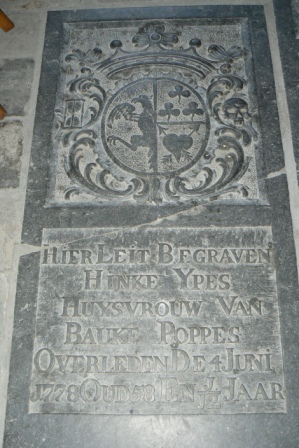Hier leit begraven Hinke Ypes huisvrouw van Bauke Poppes overleden de 4 iuni 1778 oud 58 1/12 jaar