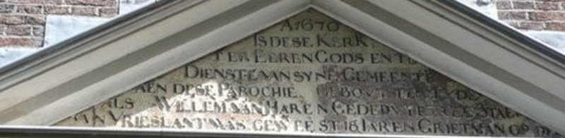 Ao 1670 is dese kerk ter eeren gods en ten dienste van sijne gemeente aen dese parochie gebout, ten tijde als [jr.] Willem van Haren gedeputeerde staet van Vrieslant, was geweest 18 jaren grietman op der Bildt, in wiens name de eerste steen geleit is den 19 april