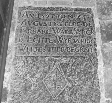 Ano 1594 den 23 augusty sterf de erbare Waeb: Sycks dr echte wyf va Pibo Witzes hier begrave