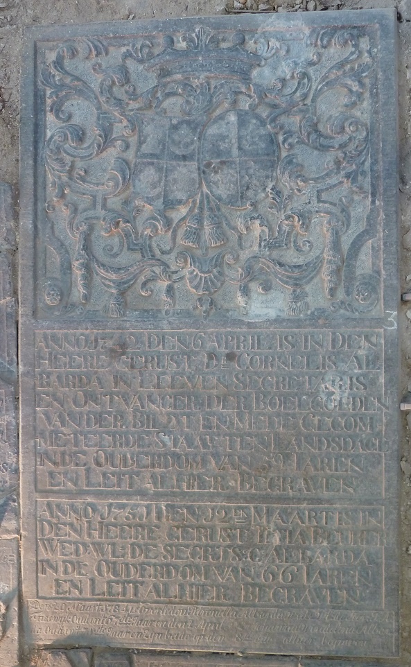 Anno 1742 den 6 april is in den heere gerust dr Cornelis Albarda in leeven secretaris en ontvanger der boelgoeden van der Bildt en mede gecommeteerde staat ten landsdage in de ouderdom van 59 iaren en leit alhier begraven

Anno 1751 den 12en maart is in den heere gerust Titia Beuker wed: wl de secrts: C: Albarda in de ouderdom van 66 iaren en leit alhier begraven

Den 29 maart 1784 is overleden Petronella Albarda wede wl: de secr: I:A: Frieswijk oud in `t 67ste iaar en den 2 april ... Iohanna Wendelina Albarda oud in `t 71ste iaar en zijn beide op den 8ste dito alhier begraven