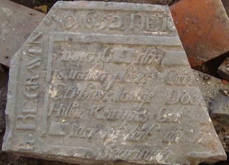 Anno 1652 de 10 ... [hie]r begraven

Anno 16.. den ... is in den heere geru[st de] eerbare ionge doch[ter] Hiltie Keimpes out ... iaer en leit alhier begraven