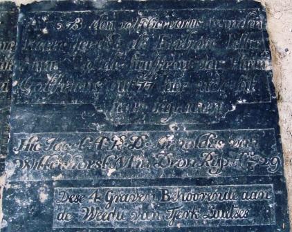 Ao. 1673 den 10 feberuaris is in den heere gerust de eerbare Ieltie Annis do. de huisfrou van Harm Gotfriens out 77 Iaer ende leit hier begraven

Hic iacet A.R.D. Arnoldus van Wittenhorst min Dron Rijp Ao 1729

Dese 4 graven behoorende aan de weedu van Tjerk Luietses