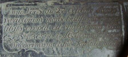 Anno 1775 die 25 octobris saivo variolorum morbo tristissimis parentibus crepta est charissima filia Elisabetha Nota annum agens duodecimum, et hic sepulta jacet