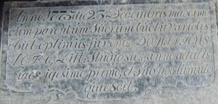 Anno 1775 die 25 decembris maximo cum parentum suorum cuctu variolis obiit optimus juvenis Dominicus Nota, litt: studiosus, anno aetati suae vigesimo primo. et sub hoc tumulo quiescit