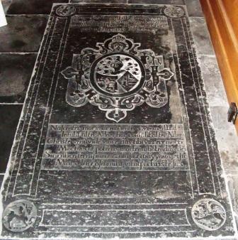 Ao 1625 den 2 maij sterf d eerbare Margareta Hardenstein out 50 iaren en was d echte huisvrouwe va Balthasar Stuijfsant, i chr dienaer in sijn gemeinte toe Belcum

Nascentes morimur, morientes vivimus, illud
Intulit alter Adam, hoc contulit alter Adam
Christe veni, vidi, vince tuis, tibi vincere morti
Mortuus ut poteras, mortem ab olendus ades
Sic rubra terra siam macula sine ?da??e???, et fir
Mors iurrosa mihi, vitaque Christe sies