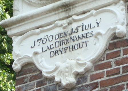 1760 den 15 iuly lag Dirk Nannes Drijfhout de eerste steen van desen huise