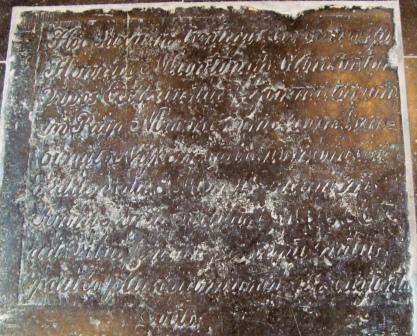 Hoc saxum contigo anima ossa
Henrico Muntingh olim untur
Vivos ecclesiastae reformatorum
in pago Marrum ... com=
binato Nijkerk ...
...
Anno ... MDCCCX
ad vitae ... natus
paulo plusquam ... sexaginta
octo
