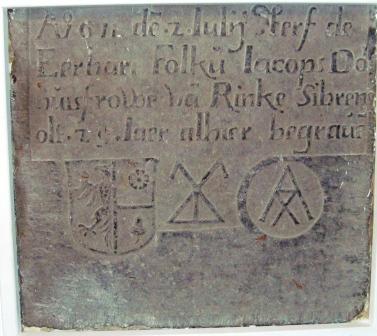 Ao 1611 de 2 iulij sterf de eerbare Folku Iacop do huisfrowe va Rinke Sibrens olt 29 iaer alhier begrave