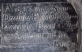 Anno 1632 den 13 november sterf de eerbare Elisabeth Gerrits huisvrou van Fransiscus Bavius predikant te Rinsumageest out ontrent 30 jaaren en leit alhier begraven