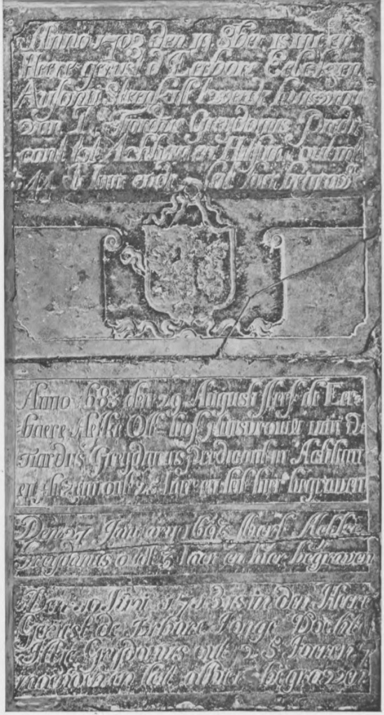 Anno 1703 den 19 8ber is in den heere gerust d eerbare Eelckien Ausonius Steenkist tweede huisvrouw van do Tiardus Greydanus predicant tot Achlum en Hitsum oud int 44 iaer ende leit hier begraven

Anno 1683 den 29 augusti sterf de eerbaere Aefke Olthof huisvrouw van do Tiardus Greydanus predicant in Achlum en Hitzum out 25 iaer en leit hier begraven

Den 27 january 1693 sterf Aefke Greydanus oldt 3 iaer en hier begraven

Den 10 iuni 1713 is in den heere gerust de erbare jonge dochter Ittie Greydanus out 25 iaeren 7 maenden en leit alhier begraven