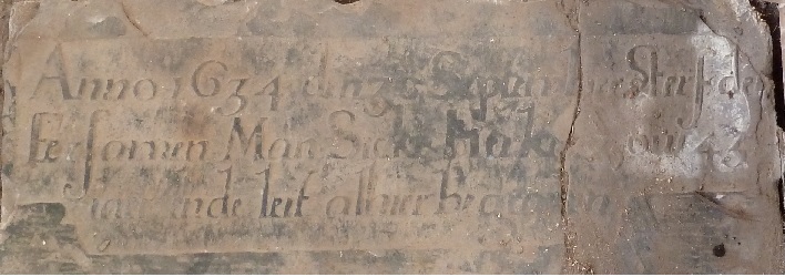 Anno 1634 den 20 september sterf den eersamen man Sicke Herkesz out 43 iaer ende leit alhier begraven Anno 1634 den 20 september sterf den eersamen man Sicke Herkesz out 43 iaer ende leit alhier begraven