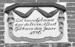 Dit huis is gebouwd door de erven Albert Tjebbes in den jaare 1776 Dit huis is gebouwd door de erven Albert Tjebbes in den jaare 1776