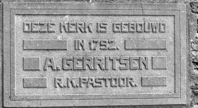 Deze kerk is gebouwd in 1792 A. Gerritsen R.K. pastoor Deze kerk is gebouwd in 1792 A. Gerritsen R.K. pastoor