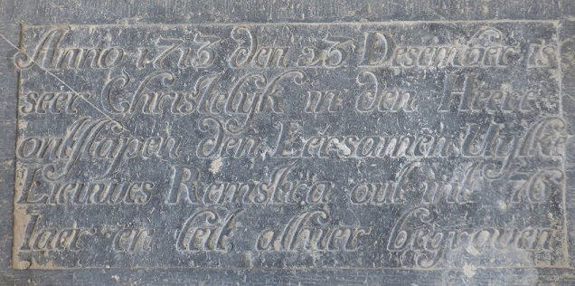 Anno 1713 den 23 december is seer christelijk in den heere ontslapen den eersamen Uijlke Lieuwes Remstra out int 76 iaer en leit alhier begraven
