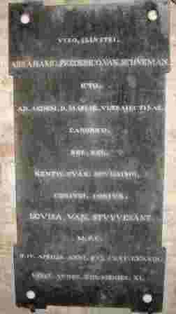 Viro illustri
Abrahahmo Frederico Schurman
Icto
Ad Aedem D. Mariae Ultraiectinae
Canonici.
vel. vel.
Gentis suae norissimo
coniugi coniux
Lurida van Stuijvesant
M.P.C.
O. IV Aprilis Anni
MDCCLXXXIII
vixit annos LIII menses XI.