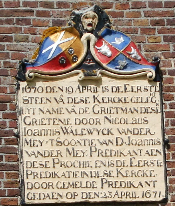 1670 den 19 april is de eerste steen va dese kercke geleght, uyt name va de grietman deser grietenie, door Nicolaus Ioannis Walewyck vander Mey `t soontje van d. Ioannis vander Mey, predikant aen dese parochie en is de eerste predikatie in dese kercke door gemelde predikant gedaen op den 23 april 1671