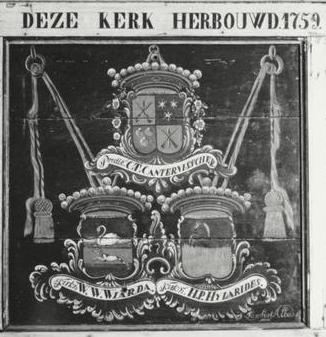 Deze kerk herbouwd 1759 Pred. C.T. Canter Visscher Kerkv. W.W. Wiarda Kerkv. H.P. Hylarides Lambert Alberda